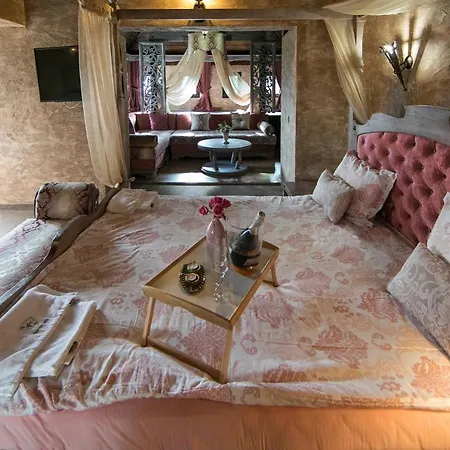 Valentina Castle Oda ve Kahvaltı