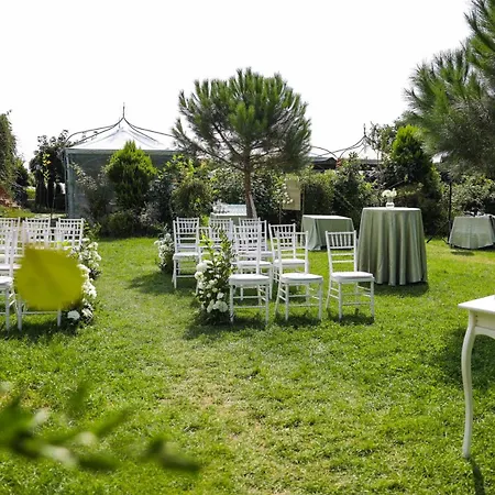 Valentina Castle Bed & Breakfast 4*